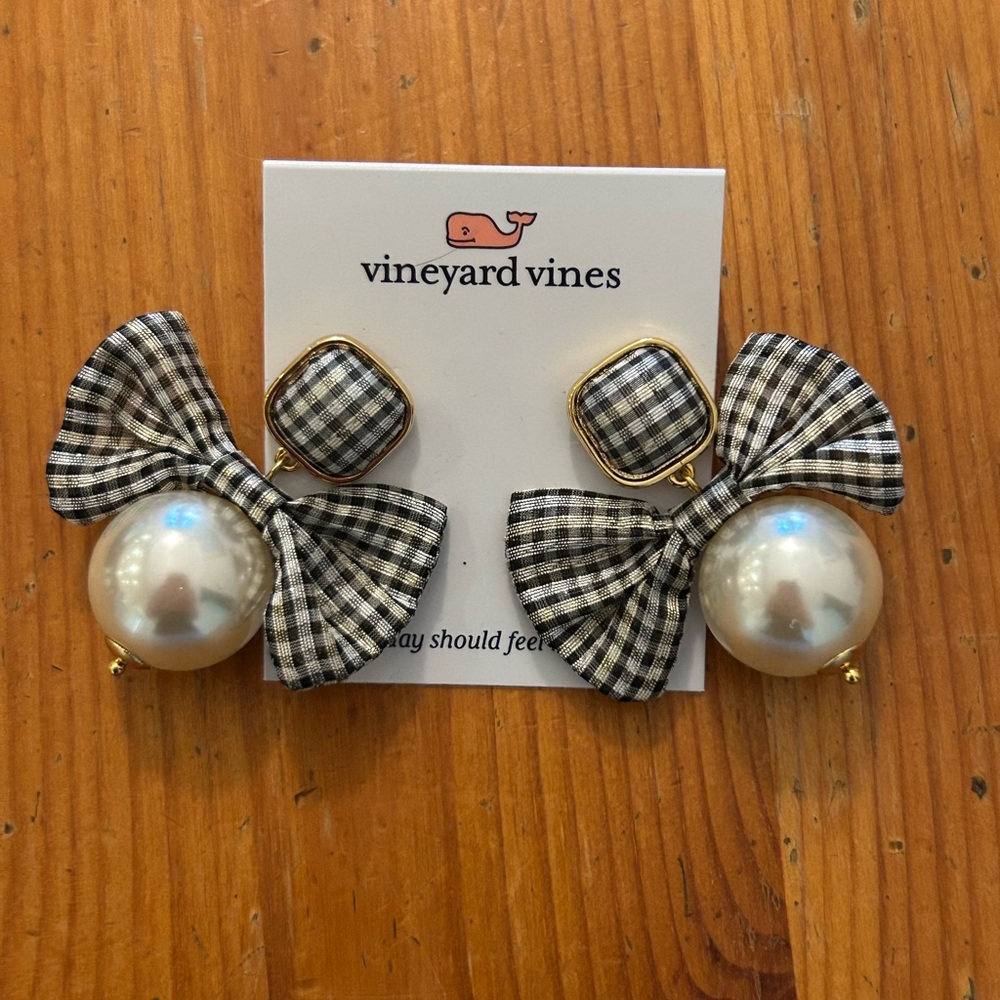 Vineyard Vines Black and White Bow Pearl Earrings